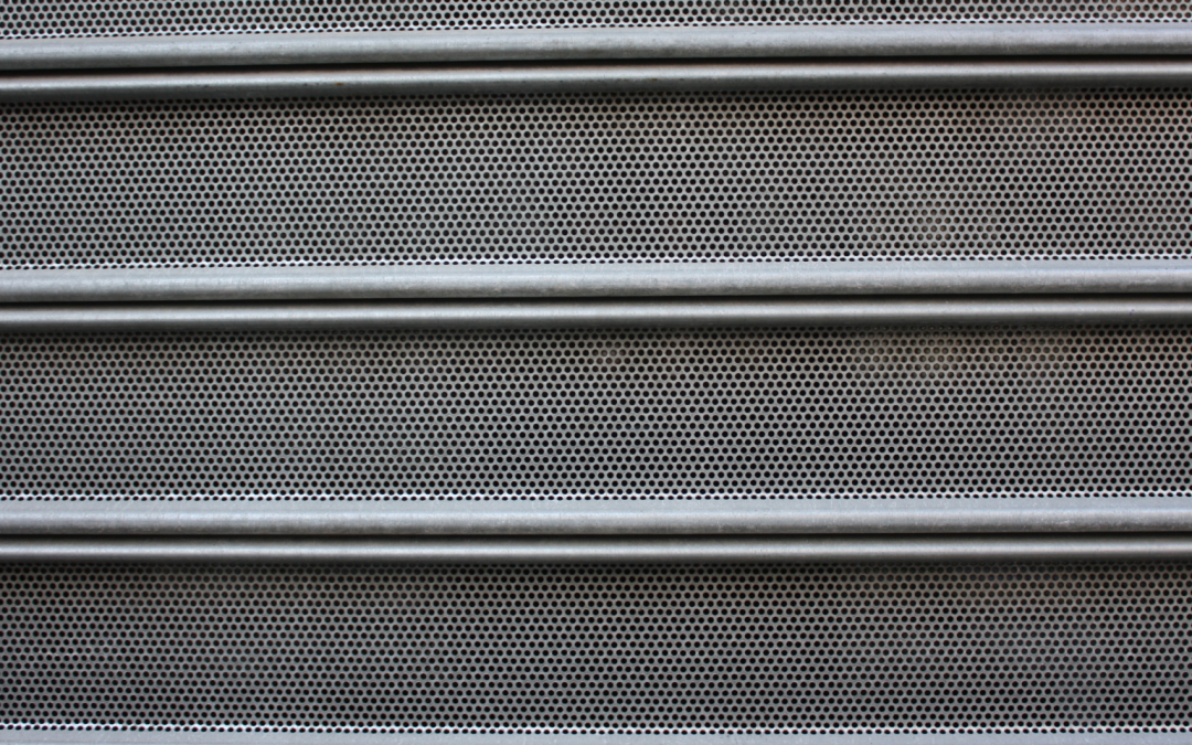 La tranquillité n’a pas de prix : blinder vos locaux professionnels avec le bon rideau métallique et un entretien infaillible